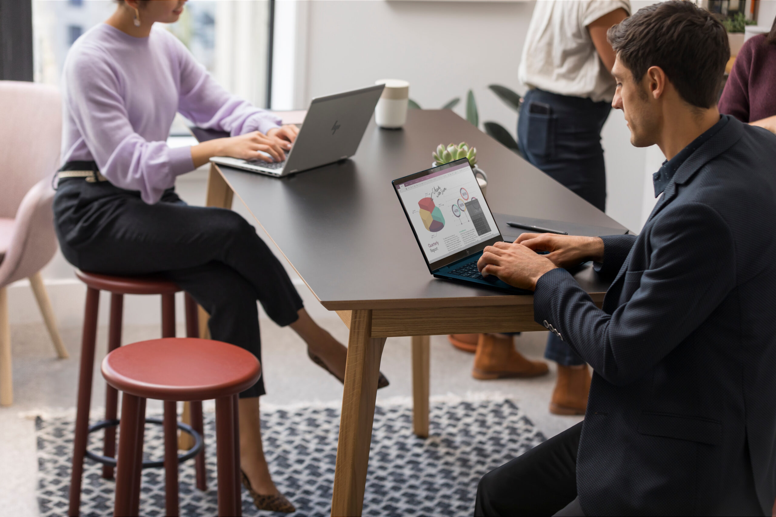 HP EliteBook 835 G11 AMD Ryzen™ 5 PRO 8540U Laptop 33,8 cm (13.3") WUXGA 32 GB LPDDR5x-SDRAM 1 TB SSD Wi-Fi 6E (802.11ax) Windows 11 Pro Srebrny - obrazek 5
