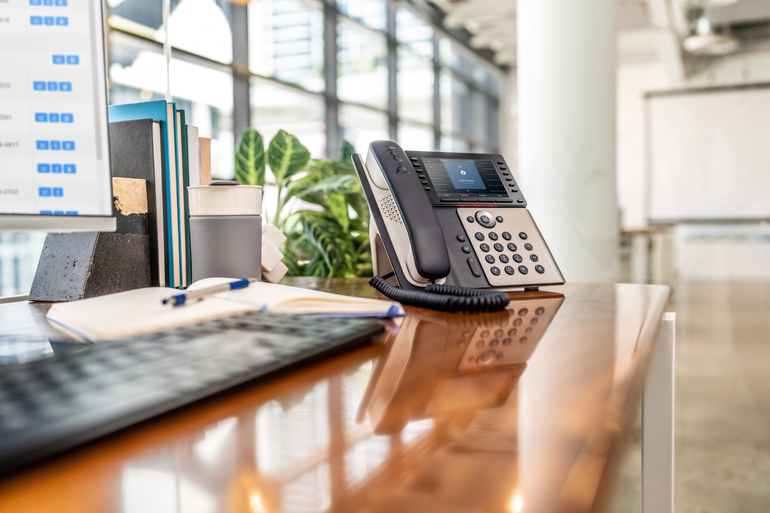 HP Poly Edge E550 IP Phone and PoE-enabled - obrazek 4