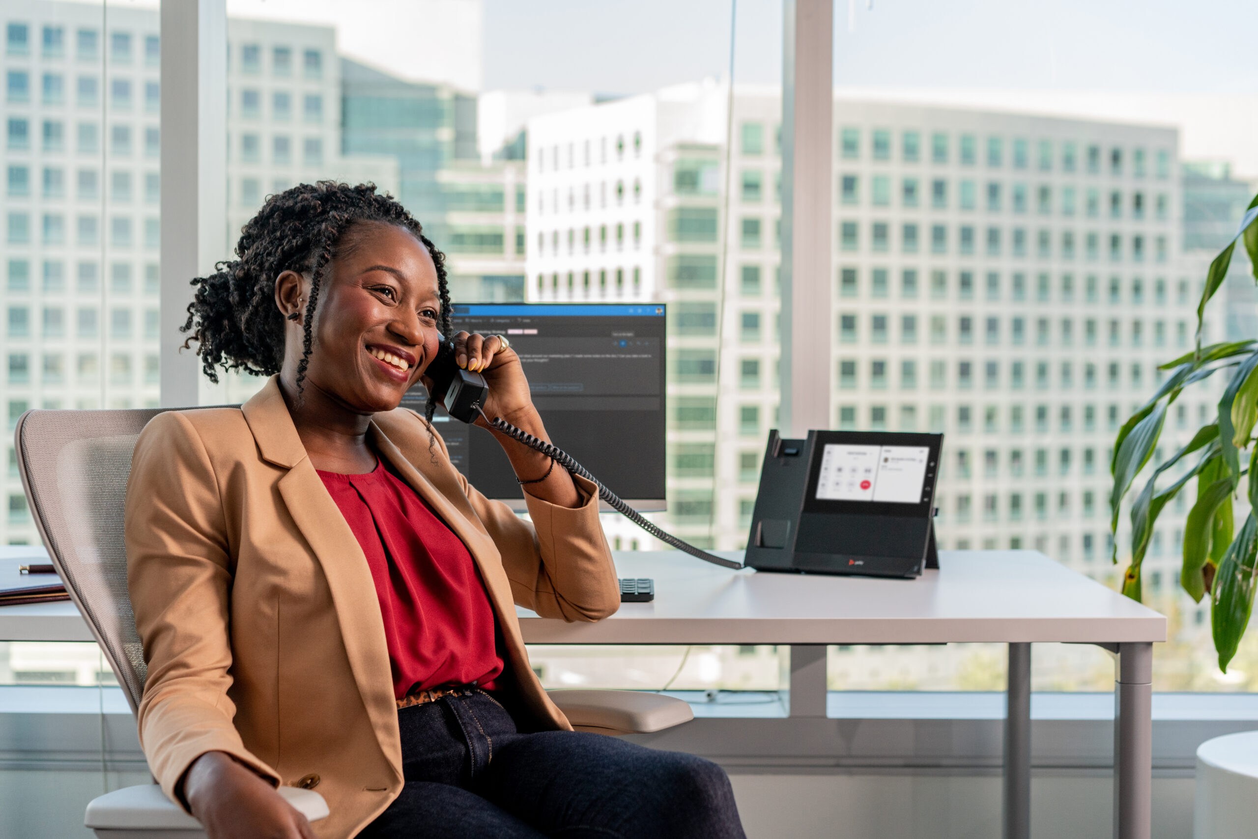 HP Poly Biznesowy telefon multimedialny Poly CCX 600 do Microsoft Teams z obsługą standardu PoE GSA/TAA - obrazek 3