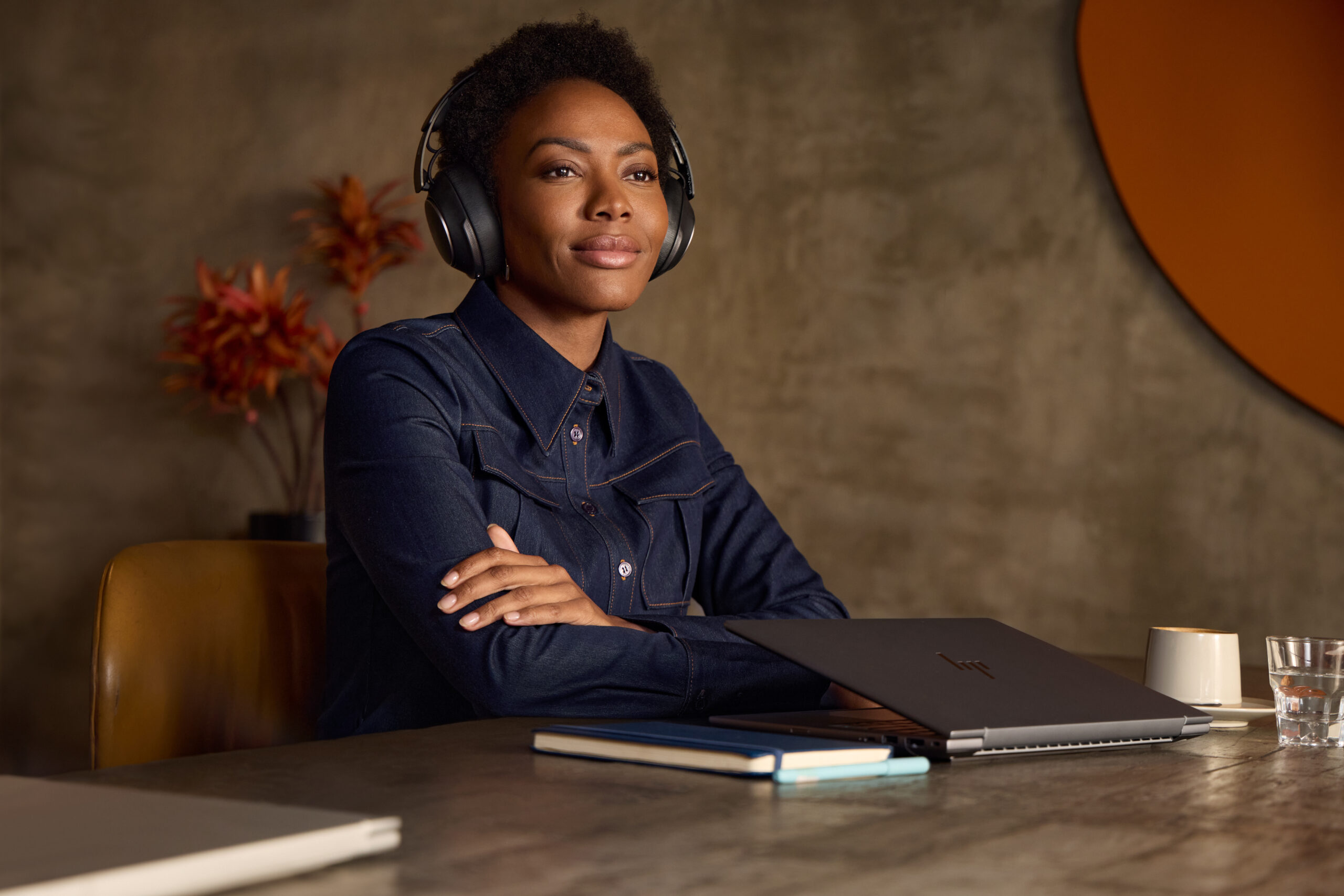 HP Voyager Surround 85 UC USB-C Headset (8G7T7AA) - obrazek 3